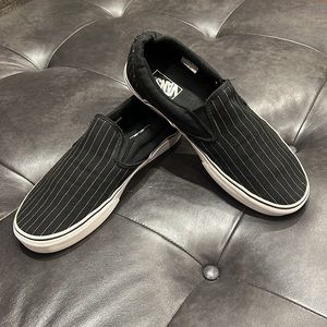 Vans Classic Slip-On Black & White Pinstripe Sneakers Size:  Men's  11.5